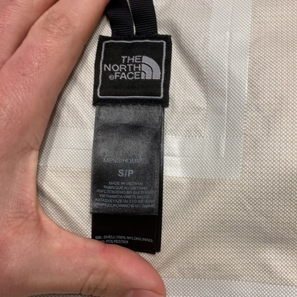 The North face HyVent 2.5L size small! - Picture 9 of 10
